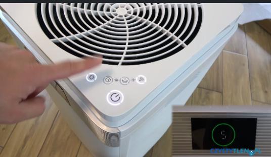 Panele sterowania w oczyszczaczu. Wi-Fi, pilot