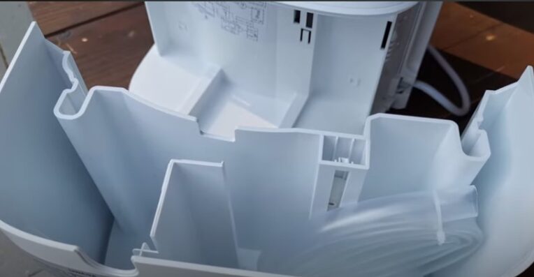 Wężyk i pojemnik na skropliny